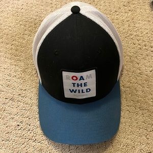 BRAND NEW Columbia flex fit hat never worn. Great quality, nice hat!